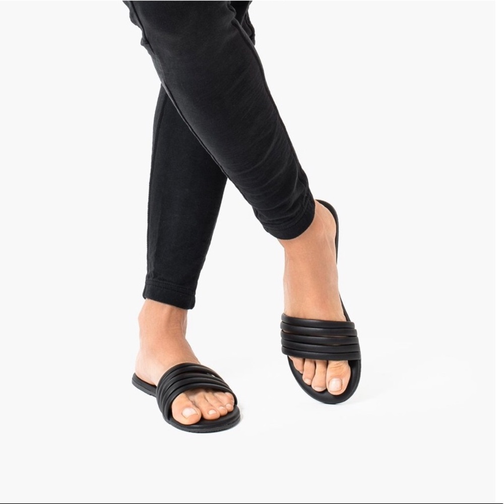 TKEES Serena leather slide
